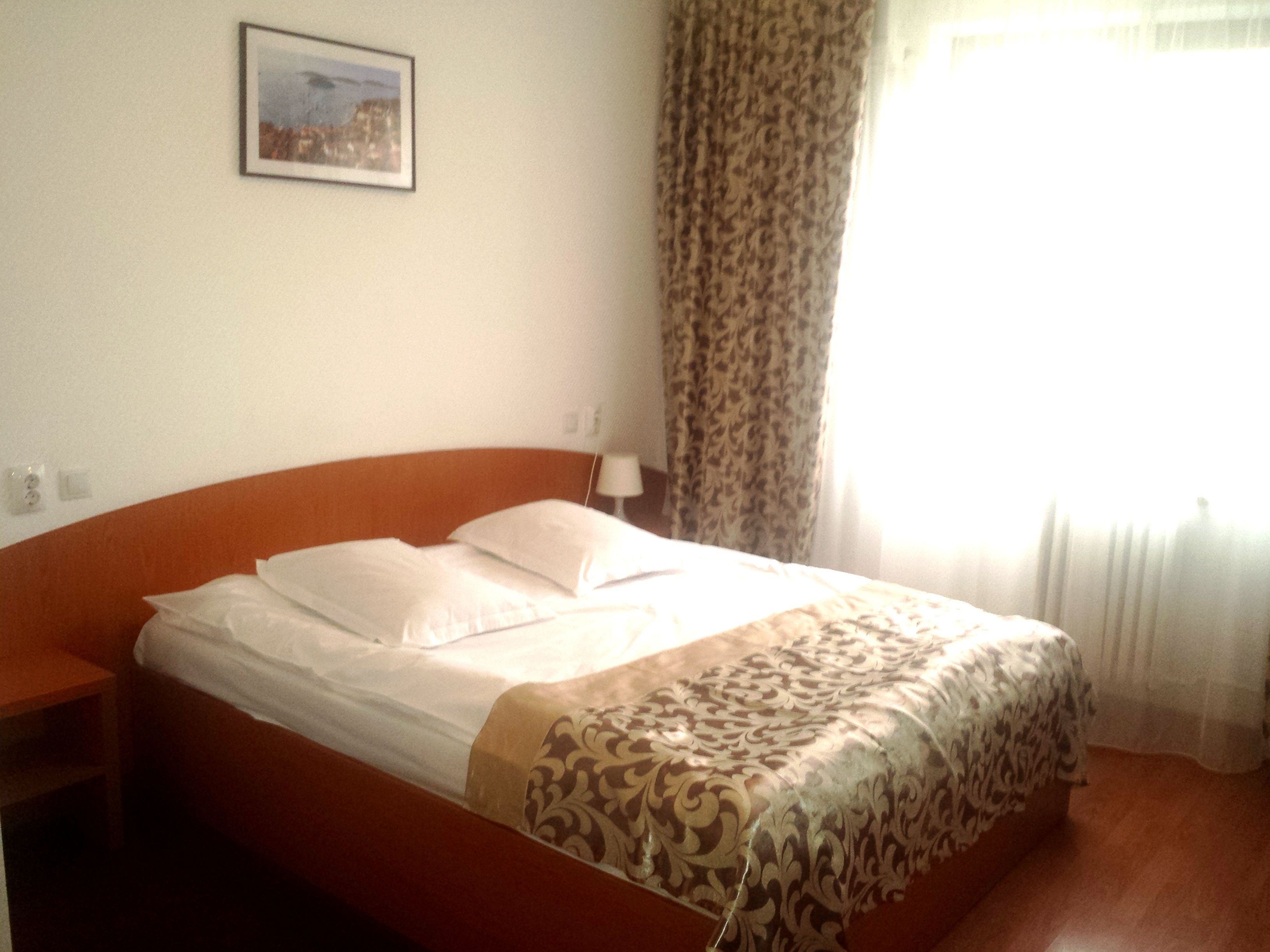 standard double room | minibar, in-room safe, desk, rollaway beds