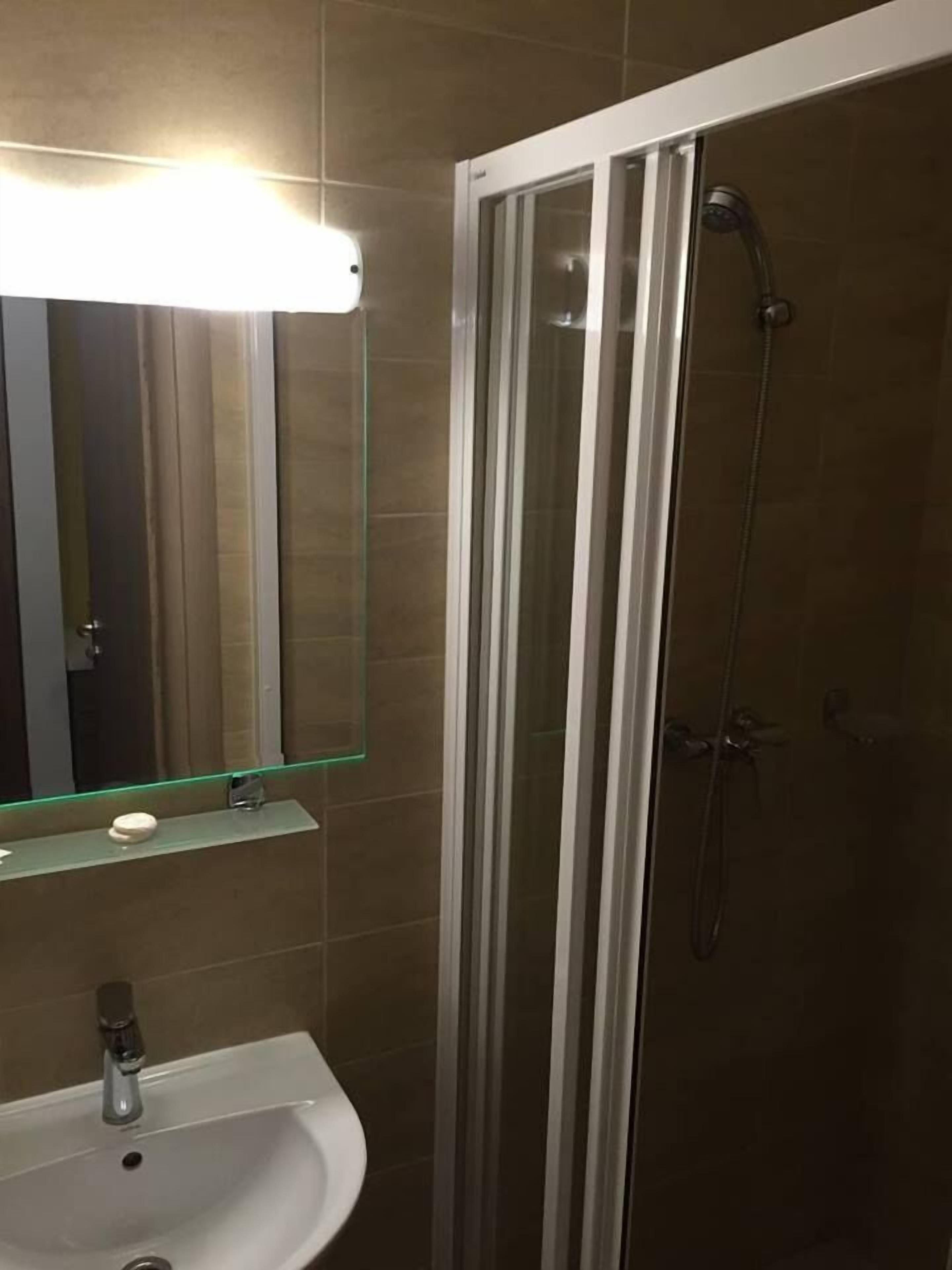 superior double room | bathroom sink