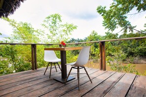 Suite, eigener Pool | 1 Schlafzimmer, laptopgeeigneter Arbeitsplatz, Bettwäsche