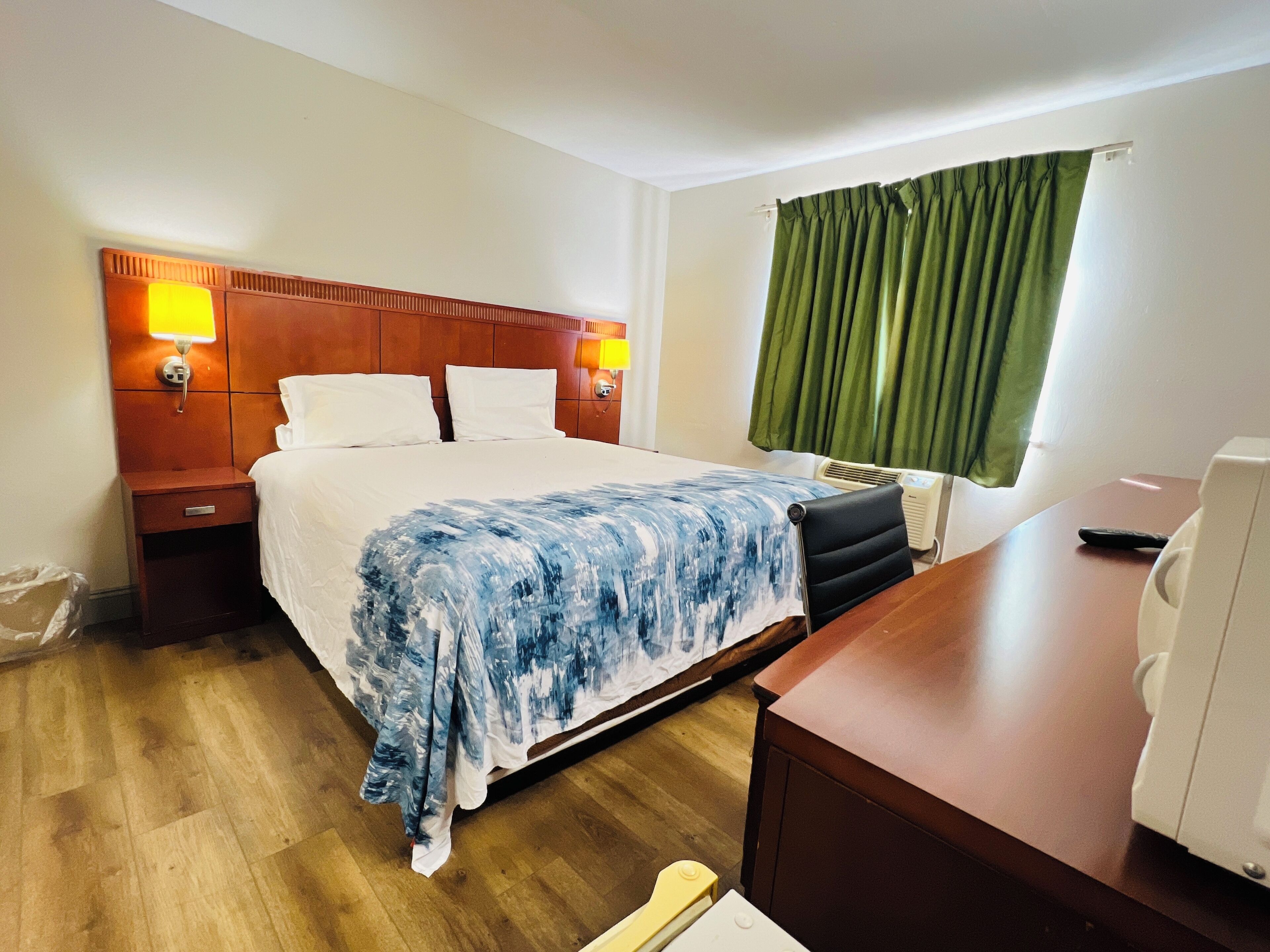 Room, 1 King Bed, Non Smoking | Desk, iron/ironing board, free WiFi, bed sheets