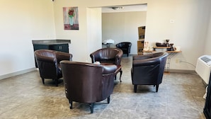 Coin salon dans le hall