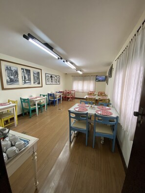 包含每日自助早餐