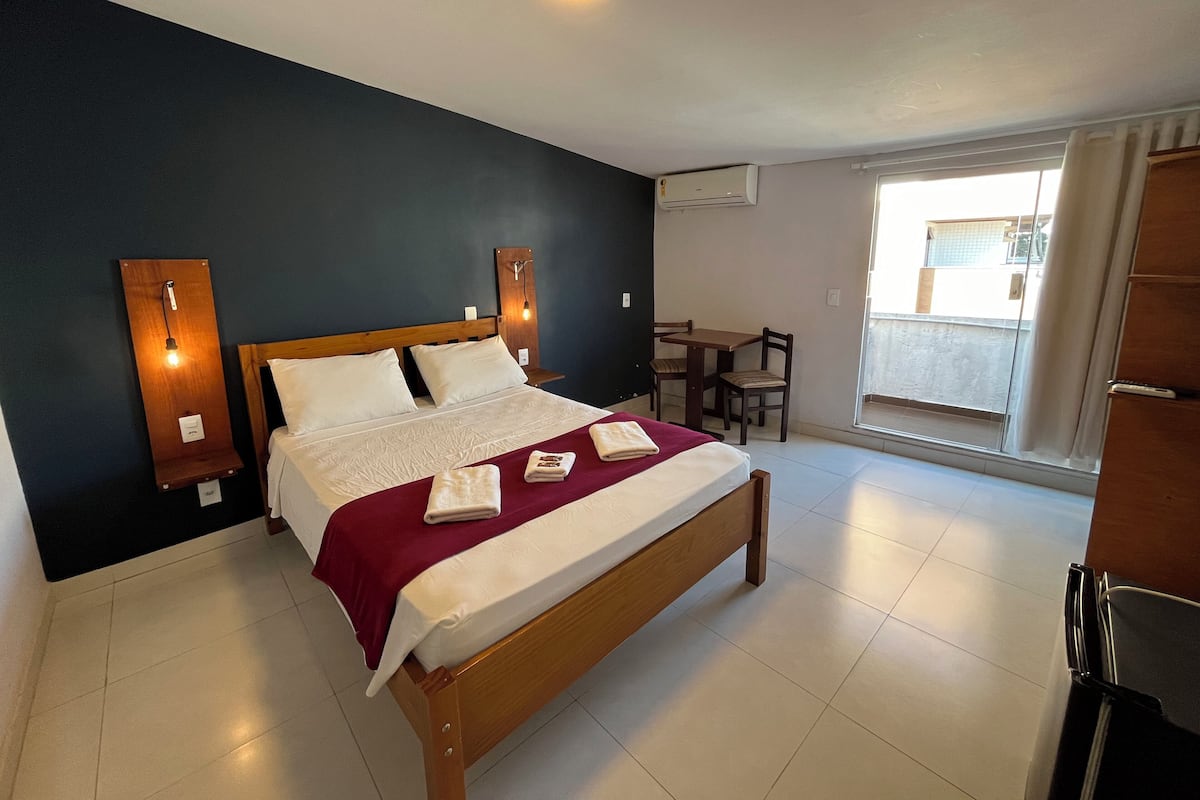 Chambre Double (With Air Conditioning) | Minibar, Wi-Fi gratuit, draps fournis