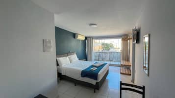 Minibar, wifi gratis y ropa de cama