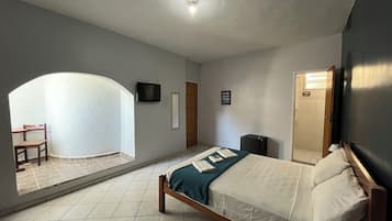 Triple Room (With Air Conditioning) | Minibar, free WiFi, bed sheets