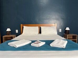 Triple Room (With Air Conditioning) | Minibar, free WiFi, bed sheets - Pousada Vila Appia (Cabo Frio)