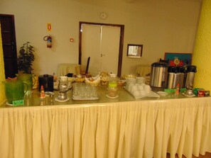 Free daily buffet breakfast  - Alvorada Palace Hotel (Cuiabá)