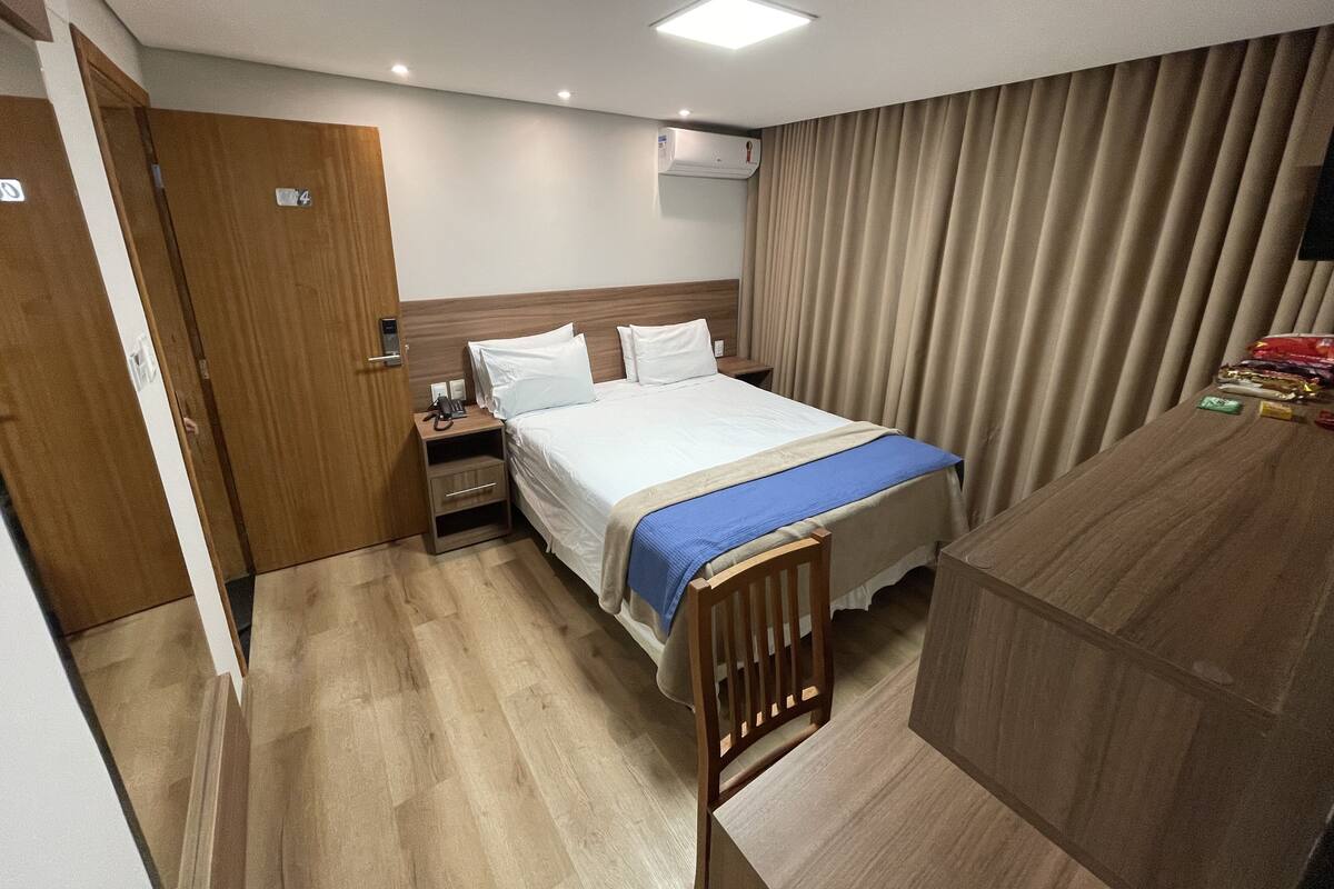 Standard Room | Minibar, blackout drapes, iron/ironing board, free cribs/infant beds
