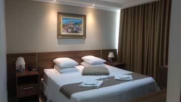 迷你吧、遮光布/窗簾、熨斗/熨衣板、免費搖籃/嬰兒床