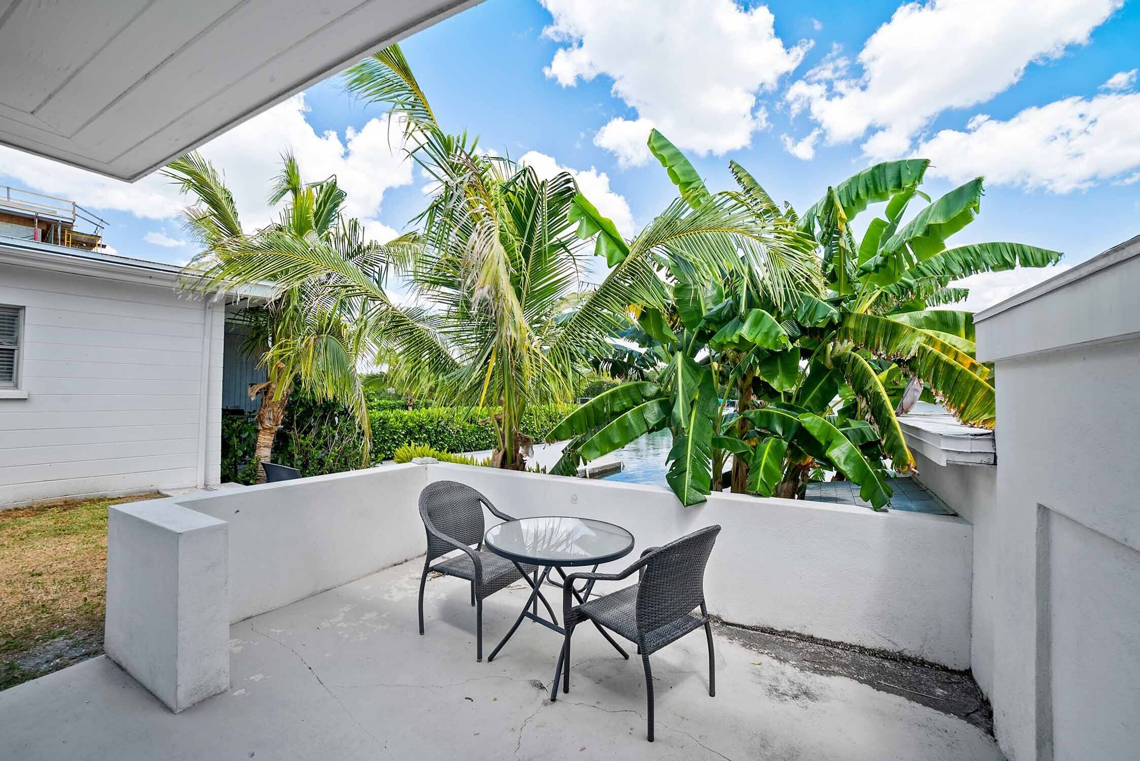 One Bedroom Bayview | Teres/patio