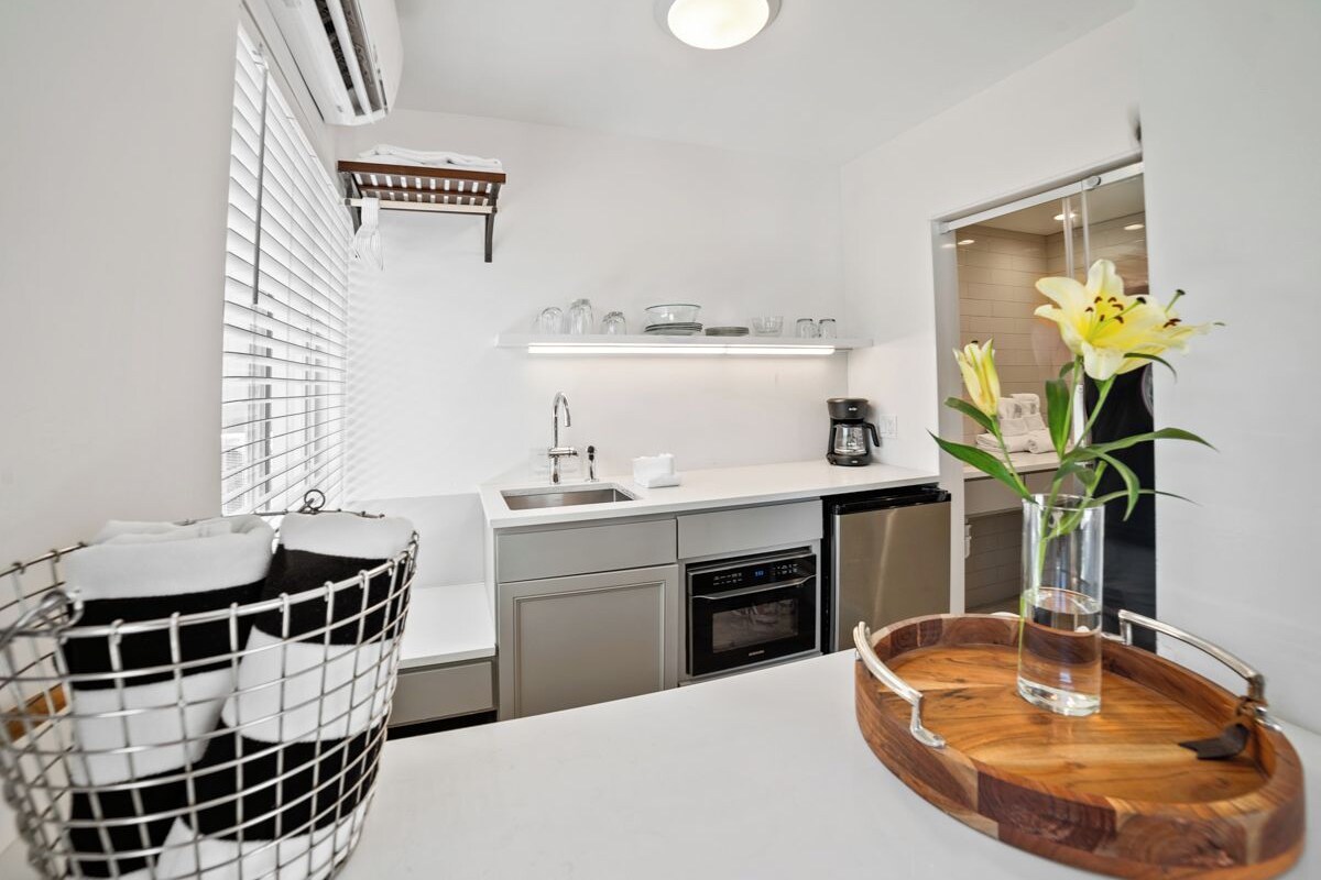 Modern Bayside Cabana | Bad | Designertoalettartikler, hårføner, håndklær og såpe