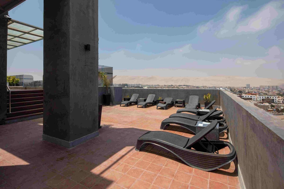 outdoor pool, pool loungers