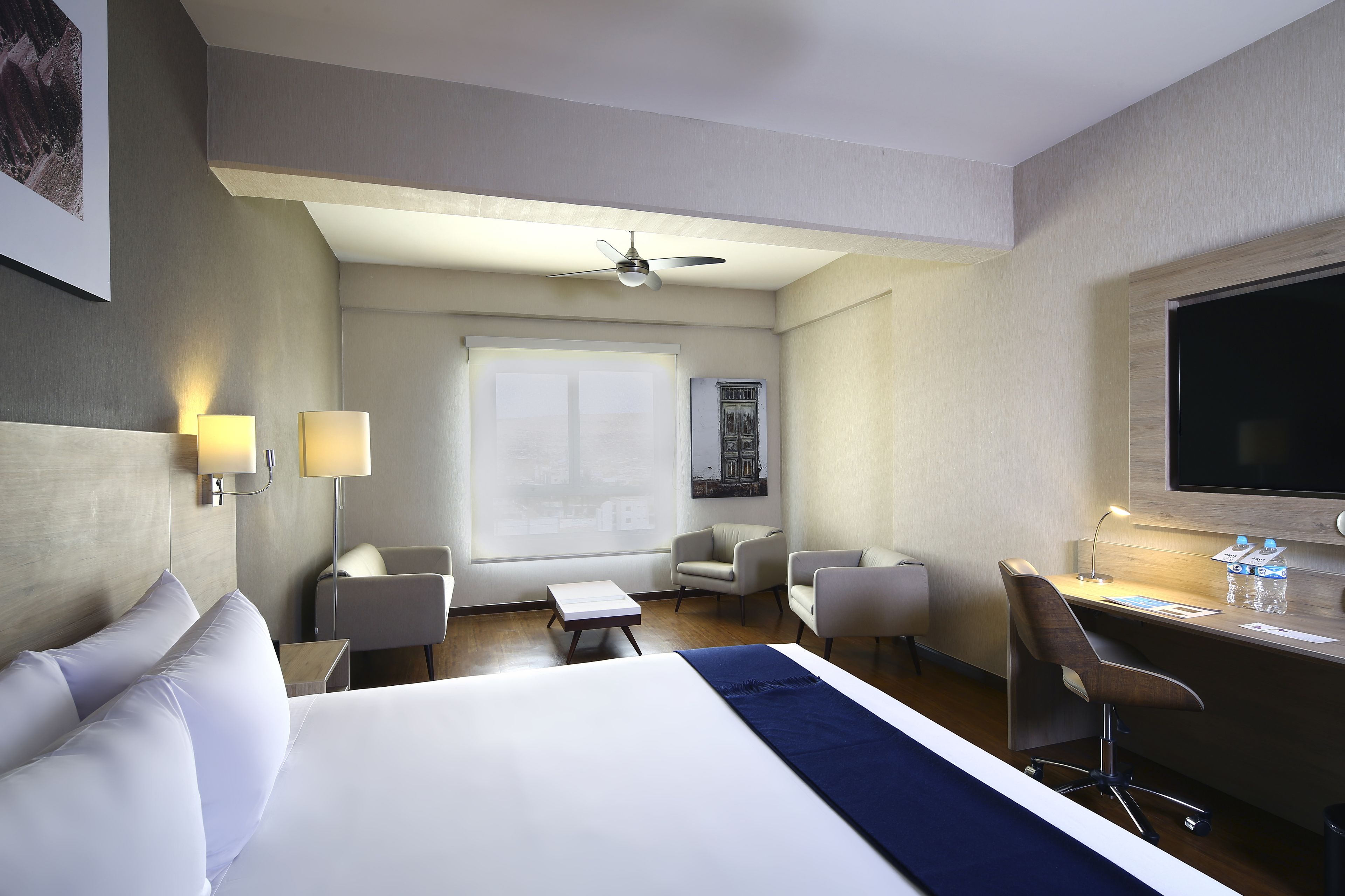 Junior Suite, 1 King Bed | Minibar, in-room safe, desk, soundproofing