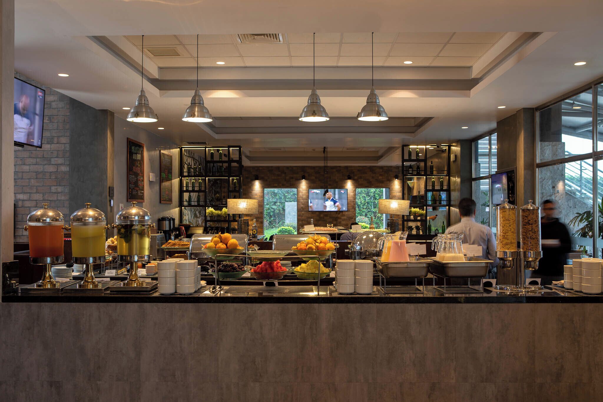 Desayuno buffet diario (USD 16 por persona)