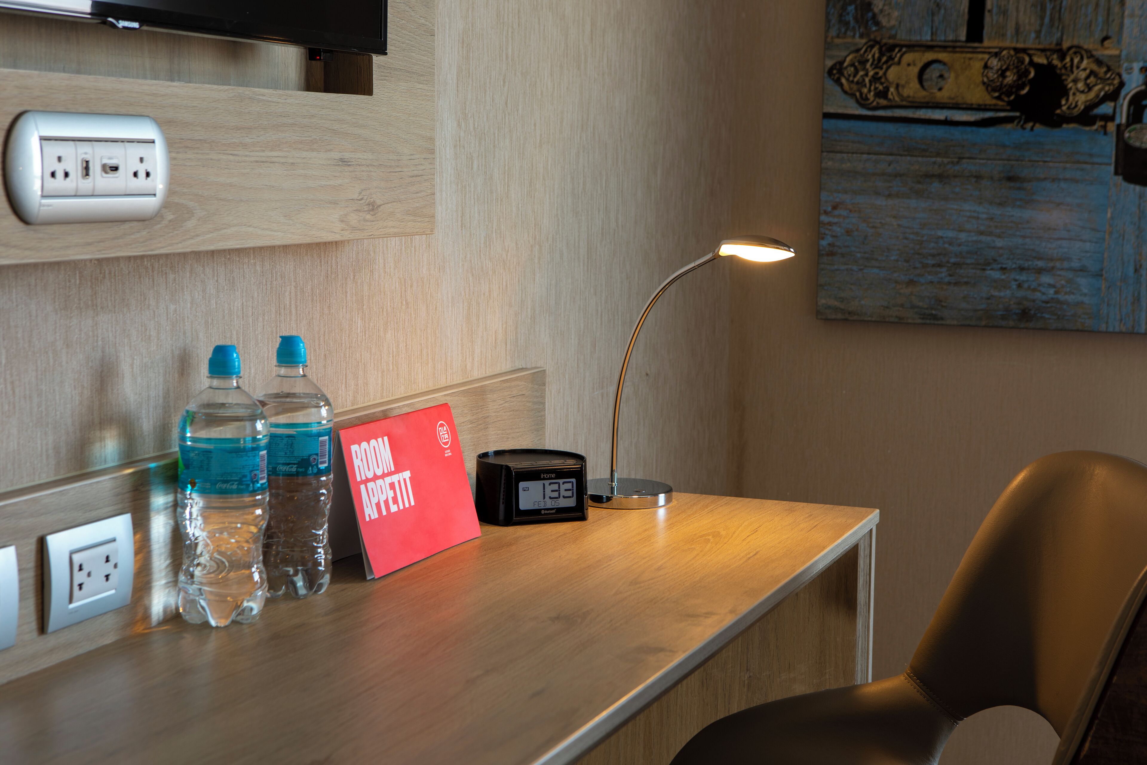 superior room, 1 king bed, city view | living area | 42-inch lcd tv with cable channels, tv