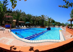 Seasonal outdoor pool, pool loungers - Villaggio Athragon (Ricadi)