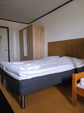 Habitación familiar | Cunas gratuitas, camas supletorias, wifi gratis y ropa de cama