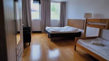 Family Room | Free cribs/infant beds, rollaway beds, free WiFi, bed sheets
