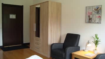 Family Room | Free cribs/infant beds, rollaway beds, free WiFi, bed sheets