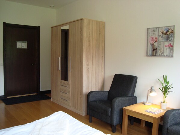 Free cots/infant beds, rollaway beds, free WiFi, bed sheets