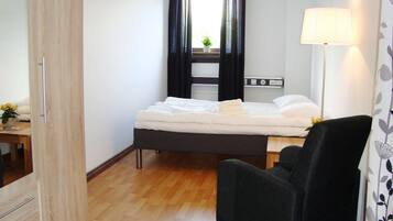 Double Room | Free cribs/infant beds, rollaway beds, free WiFi, bed sheets