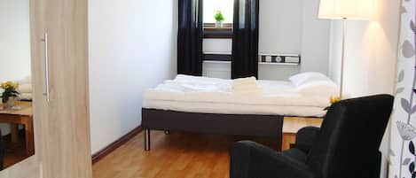 Kahden hengen huone | Ilmaiset vauvansängyt, lisävuoteet, ilmainen Wi-Fi, vuodevaatteet