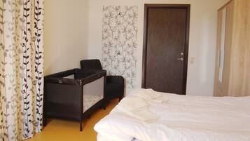 Familjerum | Gratis barnsÀngar, extrasÀngar, gratis wi-fi och sÀngklÀder