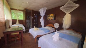 Tremannsrom, terrasse, elveutsikt | Memory foam-senger, safe på rommet, skrivebord og wi-fi (inkludert)