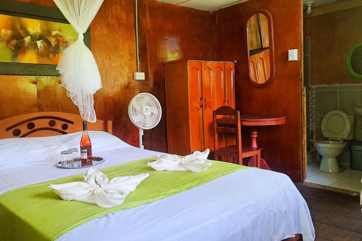 Chambre Double, patio, vue fleuve