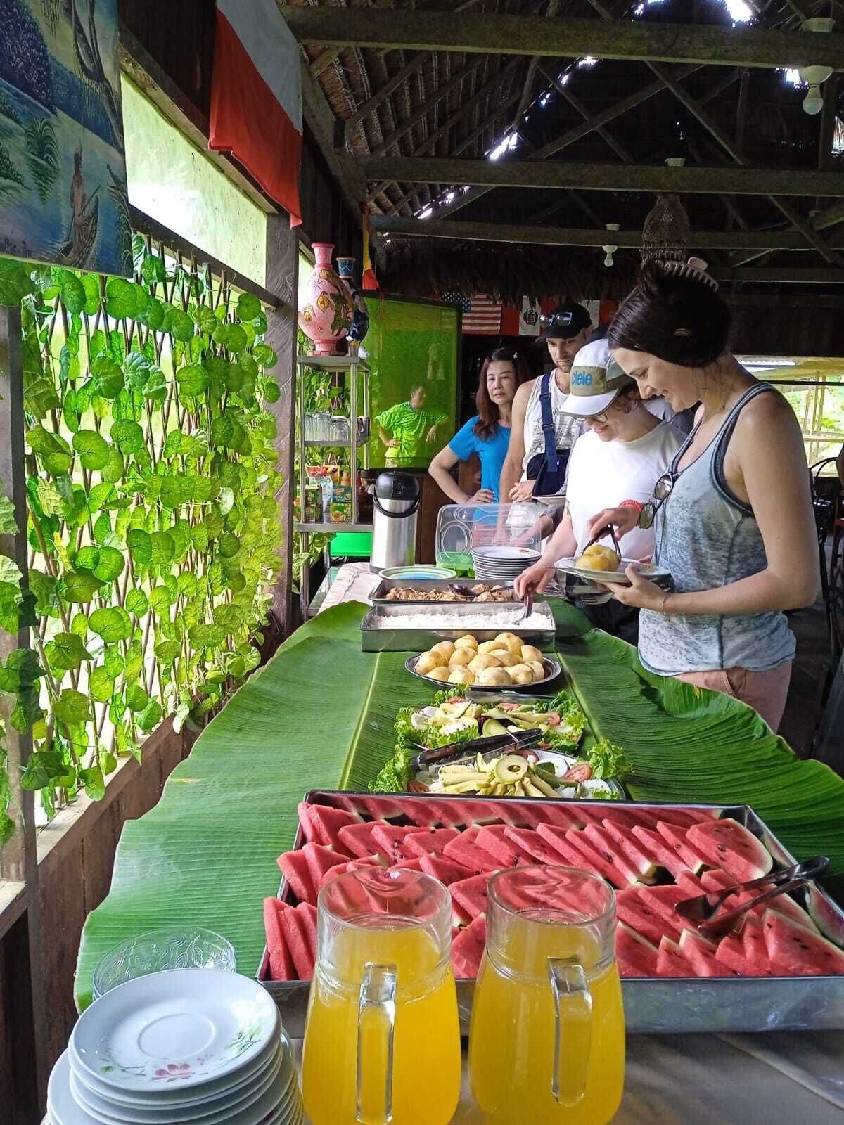 Se sirven desayunos, comidas y cenas 