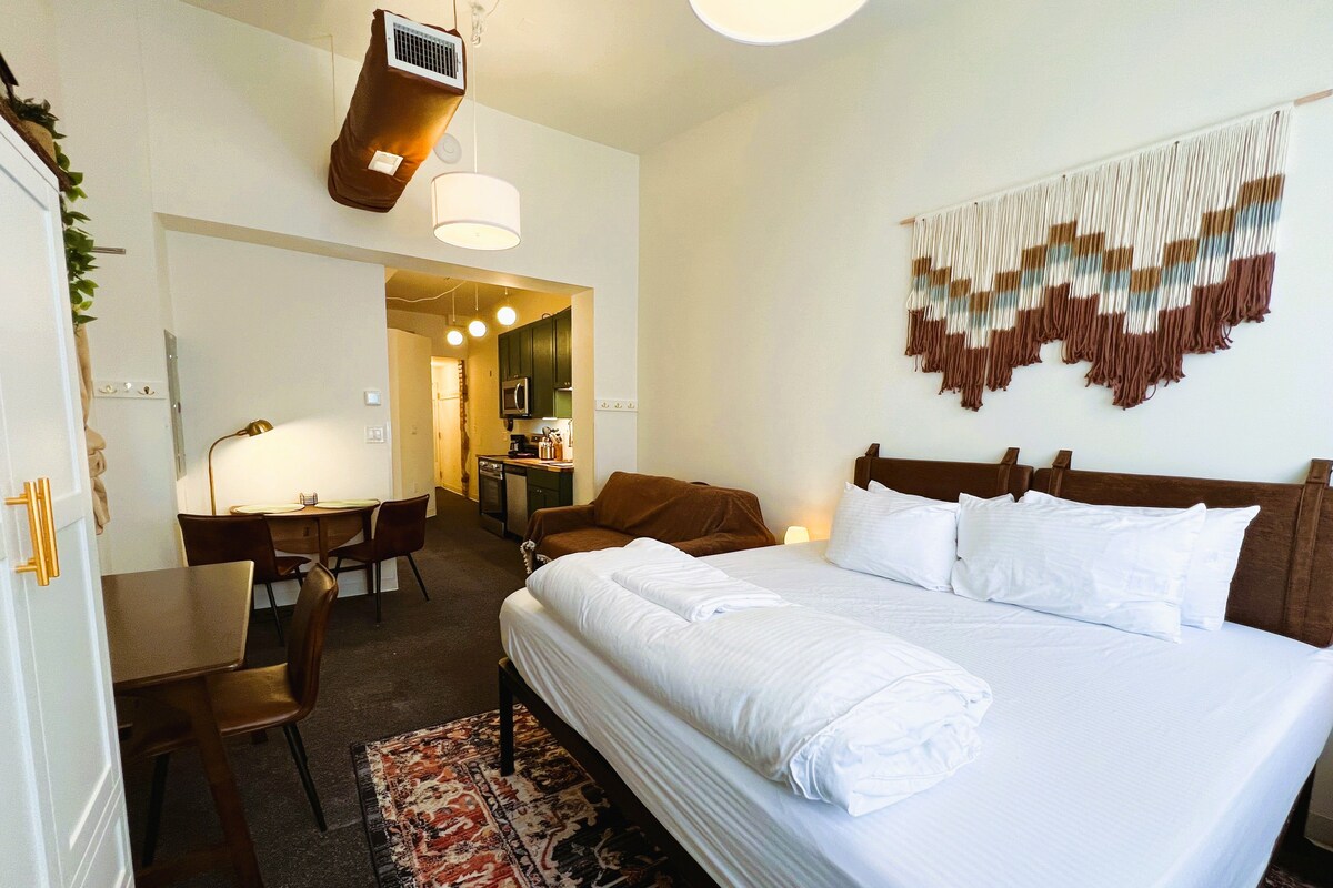 Deluxe Studio, Kitchen, Annex Building | Down comforters, memory foam beds, desk, laptop workspace