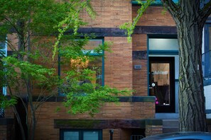 Property entrance - HighRoad Washington DC (Washington)