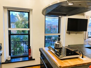 Deluxe Studio, Multiple Beds, Kitchen | Private kitchen | Shared fridge, microwave - HighRoad Washington DC (Washington)