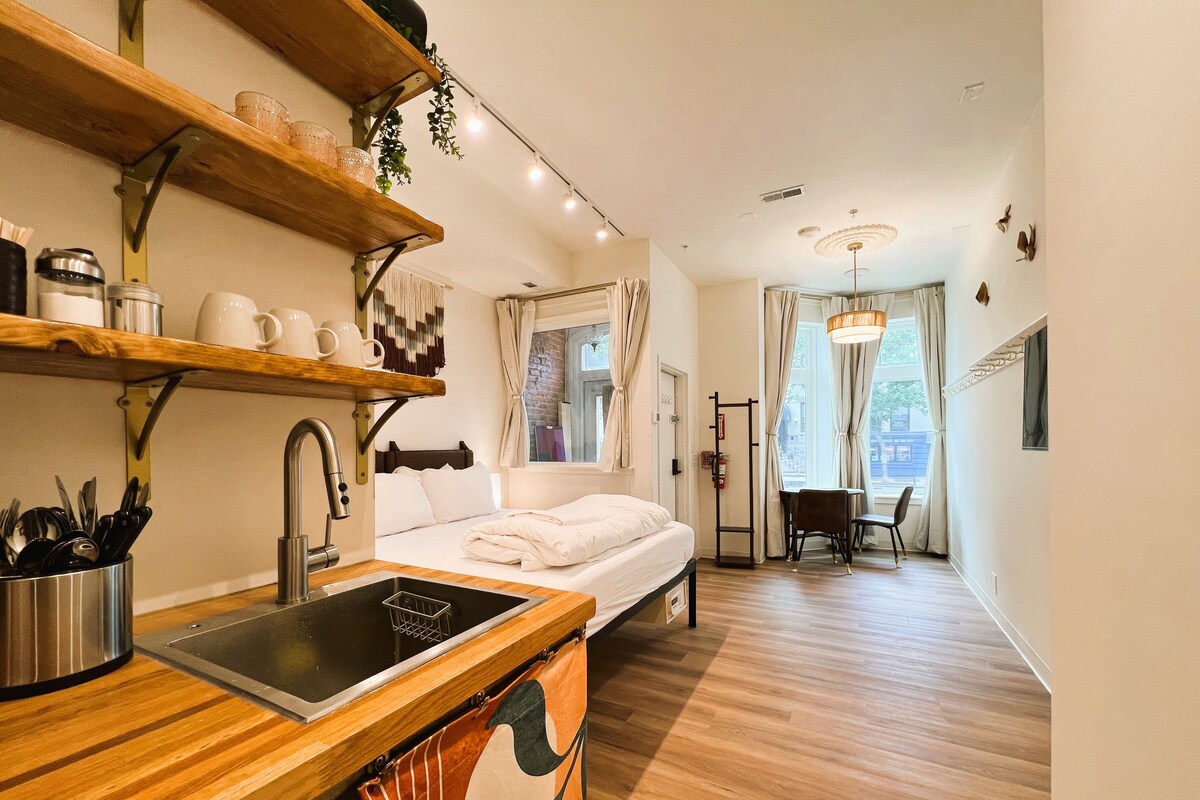 Design Double Room, 1 King Bed, Kitchenette, Annex Building | Down comforters, memory foam beds, desk, laptop workspace