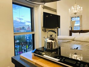 Deluxe Studio, Multiple Beds, Kitchen | Private kitchen | Shared fridge, microwave - HighRoad Washington DC (Washington)