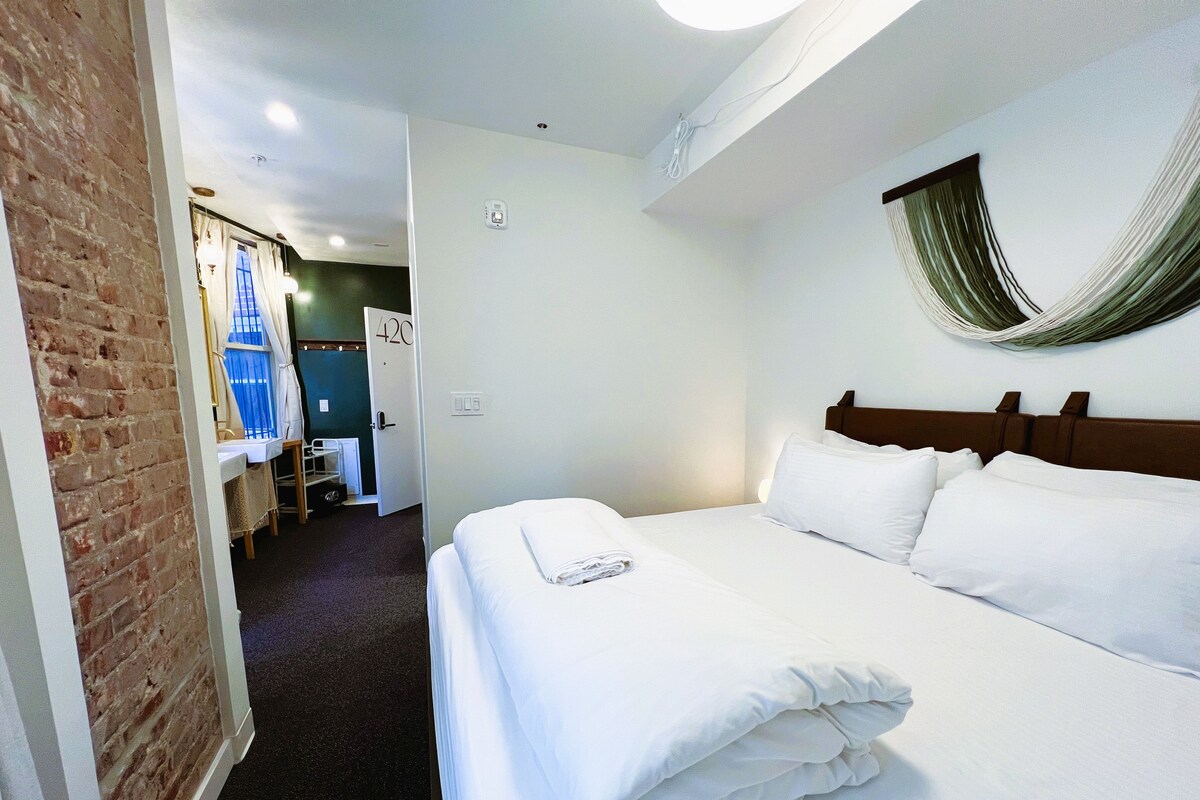 Design Double Room, Courtyard View, Annex Building | Down comforters, memory foam beds, desk, laptop workspace