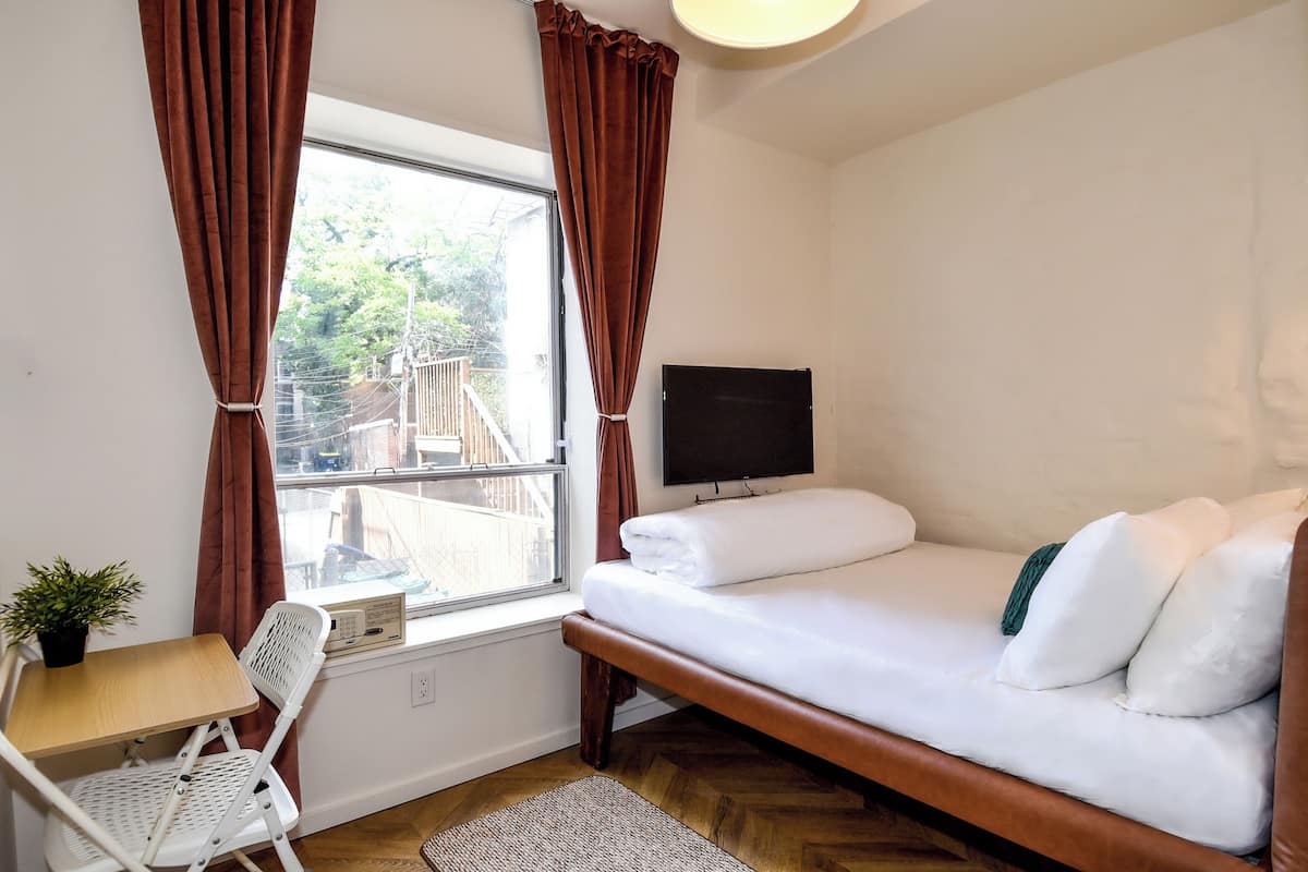 1 bedroom, down comforters, memory foam beds, desk