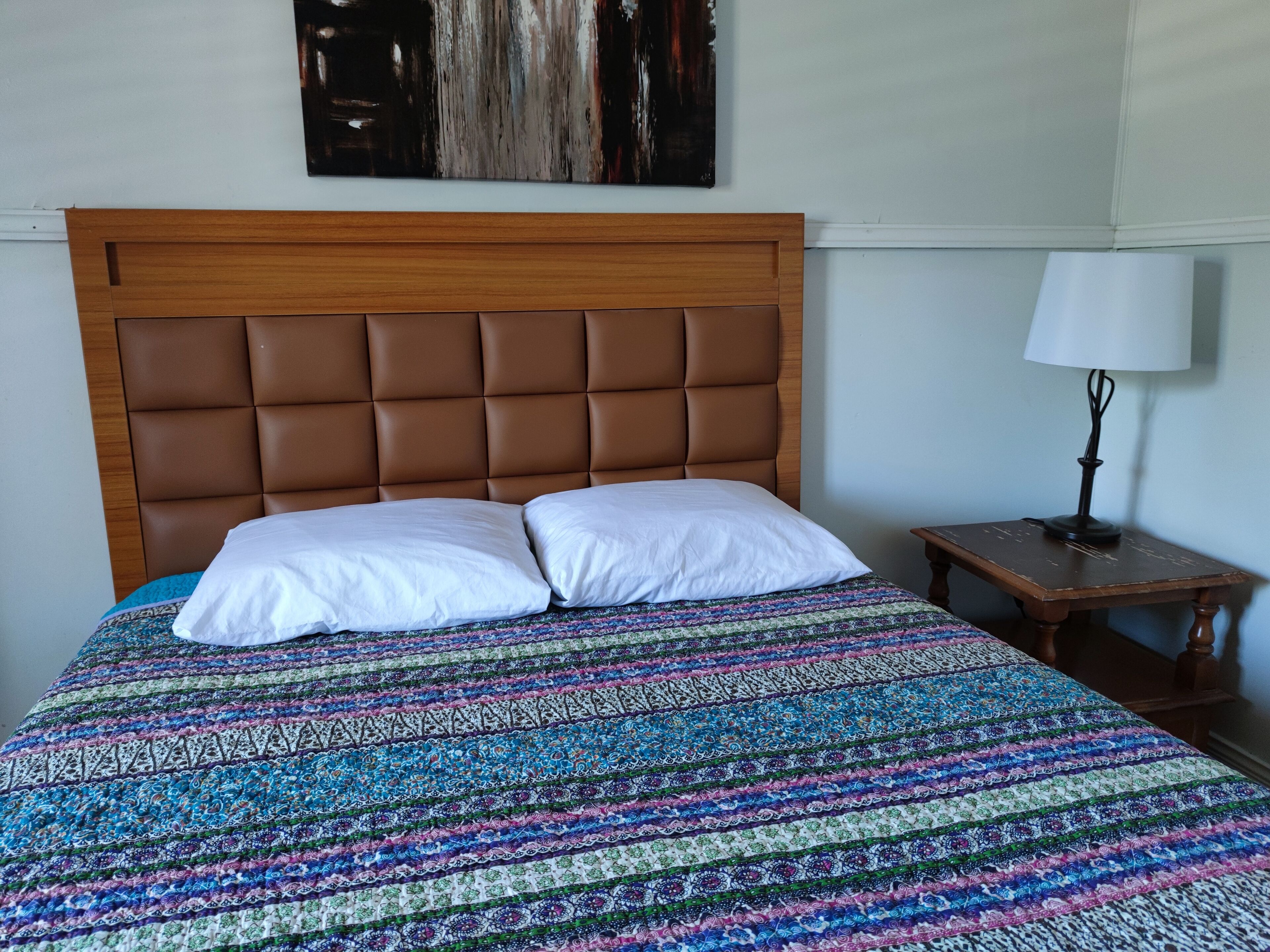 Chambre double, 1 lit double | Bureau, lit de bébé (gratuit), accès au Wi-Fi (inclus), literie fournie