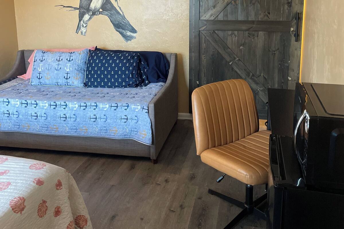 Deluxe kamer, koelkast & magnetron, op benedenverdieping | Bedden met traagschuimmatrassen, gratis wifi, beddengoed