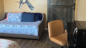 Deluxe Room, Refrigerator & Microwave, Ground Floor