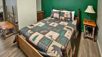 Double Room | Individually decorated, individually furnished, free WiFi, bed sheets