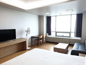 双人房 | 高档床上用品、羽绒被、特色装修、遮光窗帘