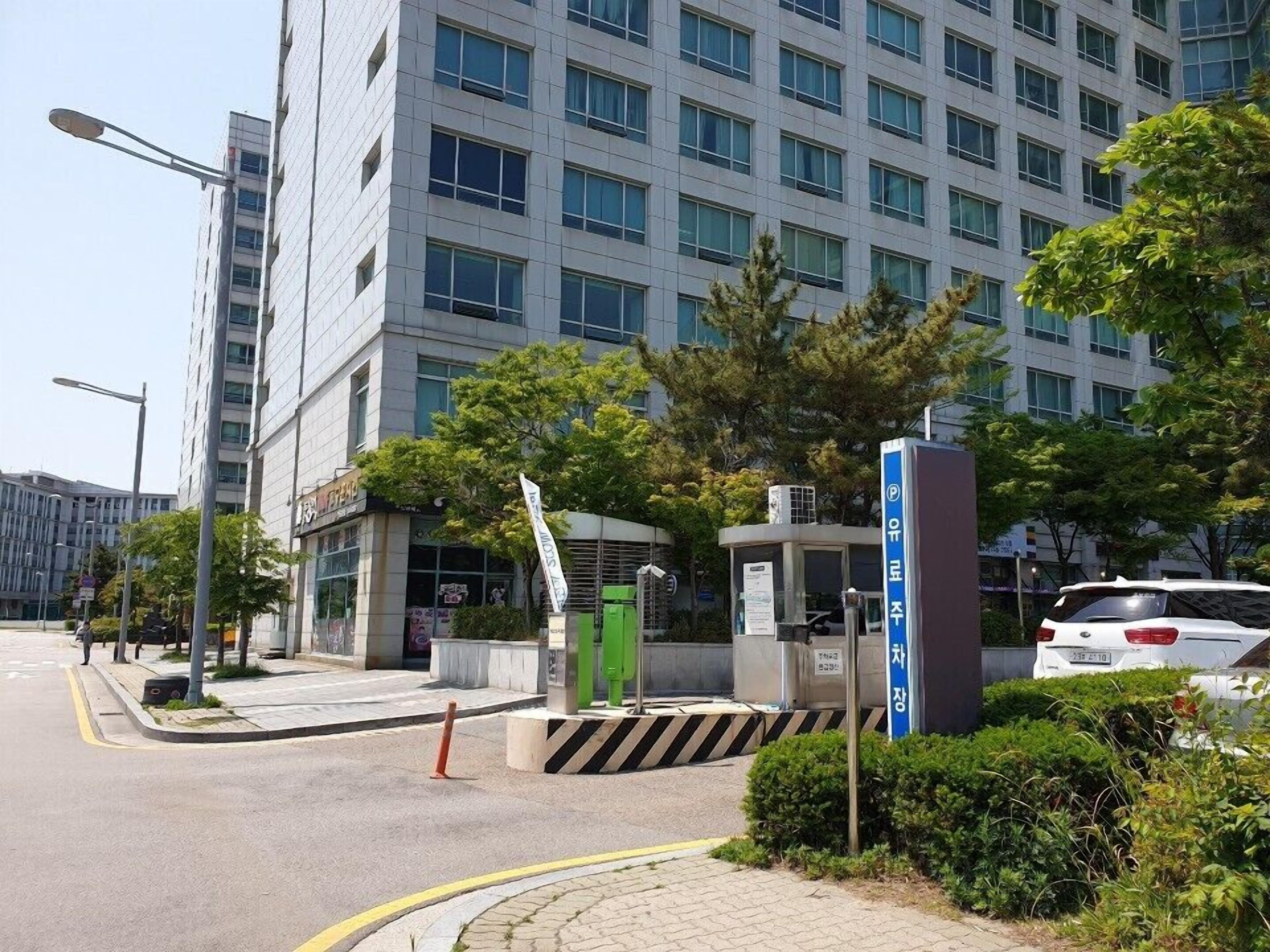 self-parking (surcharge)