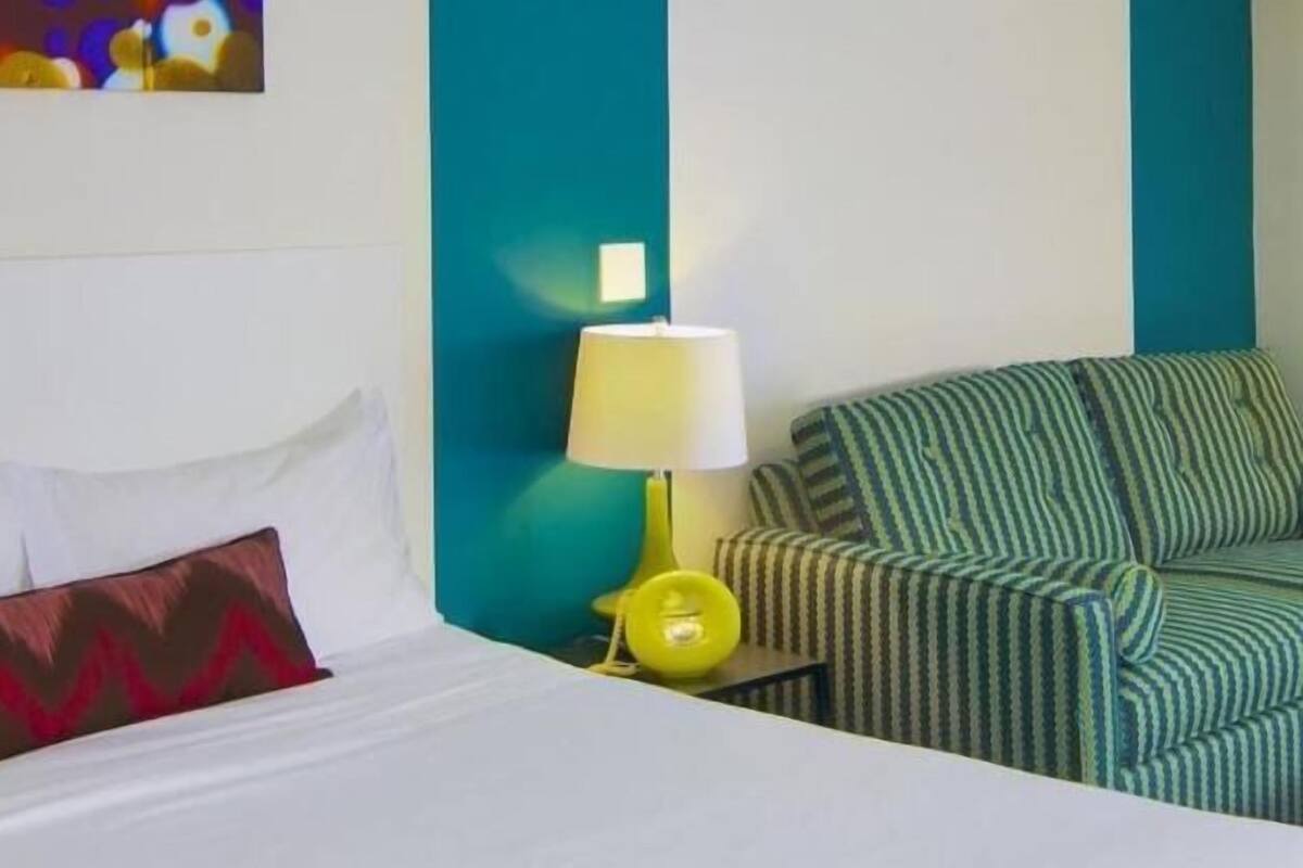 Premium bedding, desk, blackout drapes, WiFi (free)
