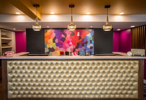 Reception - Hotel Zed Kelowna (Kelowna)
