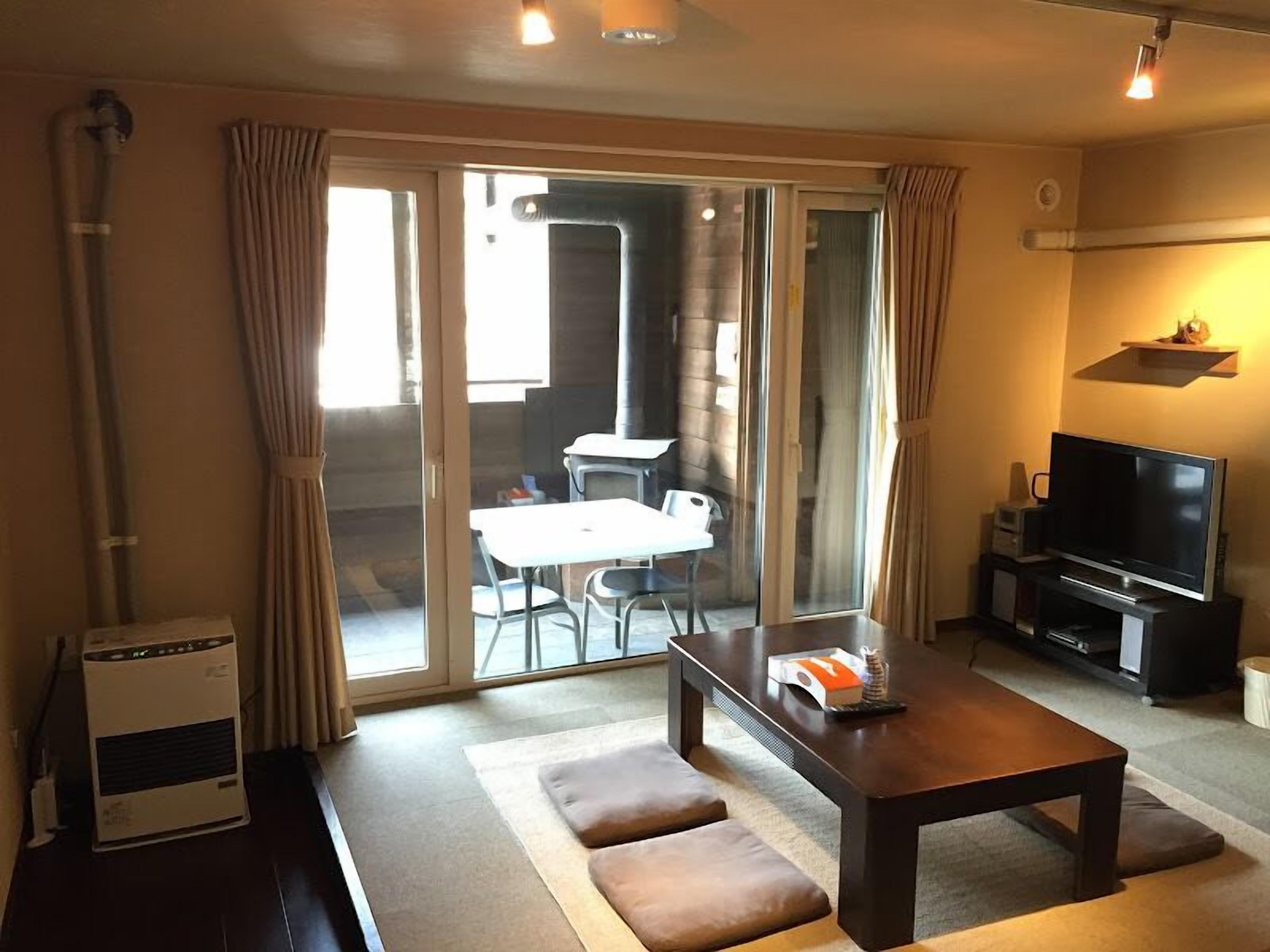 콘도, 금연, 산 전망 (4 People, Open Air Bath) | 거실 공간 | 평면 TV