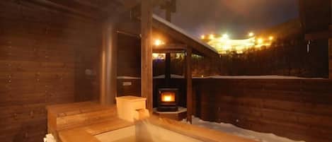 Lägenhet - icke-rökare - utsikt mot bergen (4 People, Open Air Bath) | Djupt badkar
