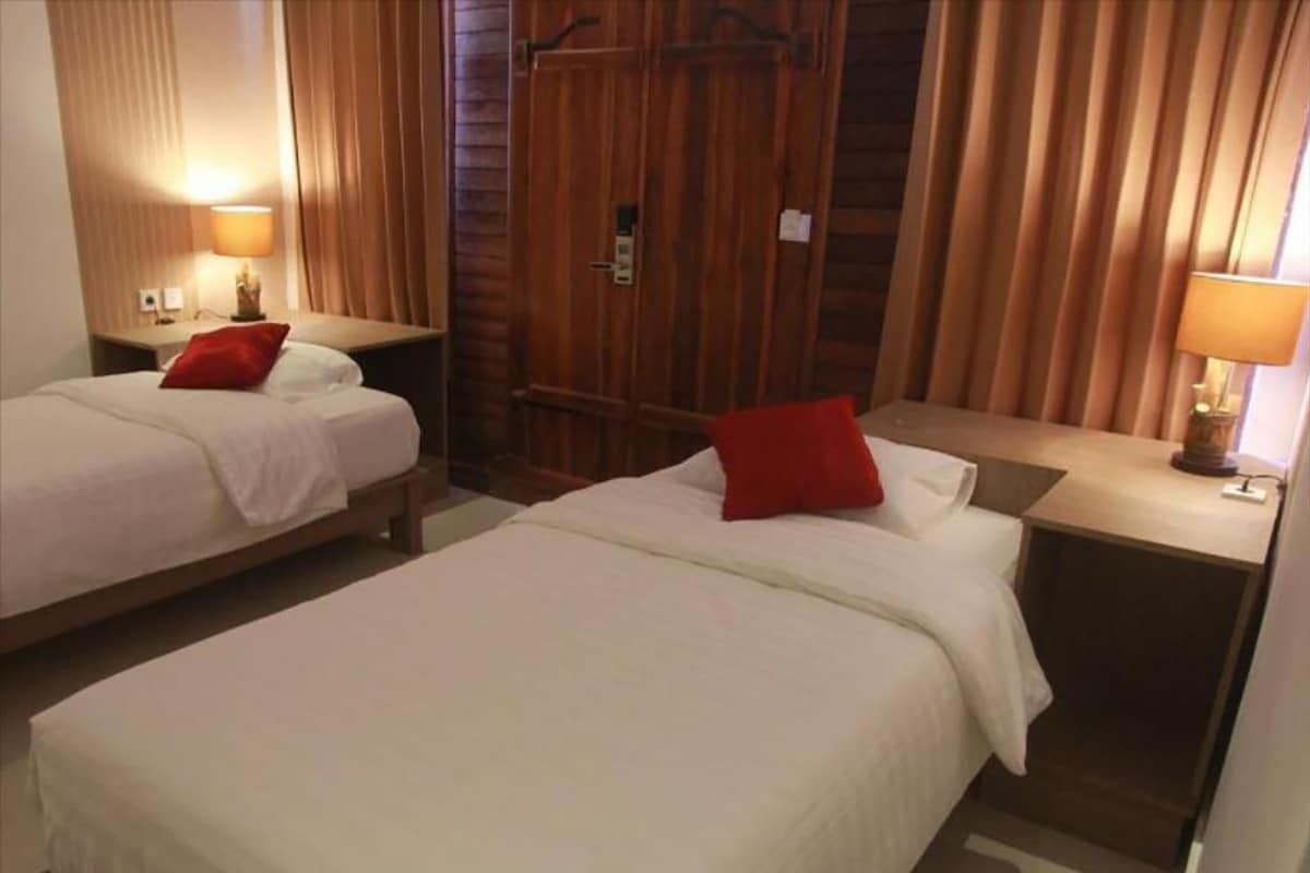In-room safe, desk, soundproofing, free WiFi