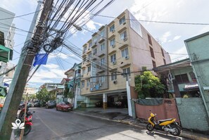 Exterior - Vaccinated Staff- 858 City Stay Inns Bgc Nuevo (Makati)