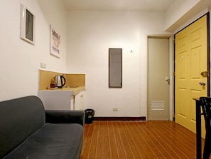 Interior - Vaccinated Staff- 858 City Stay Inns Bgc Nuevo (Makati)